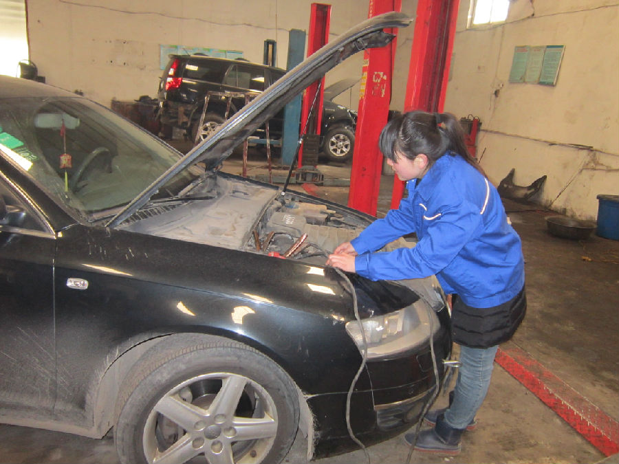 任丹星赴武安汽车修理厂清理汽车.jpeg